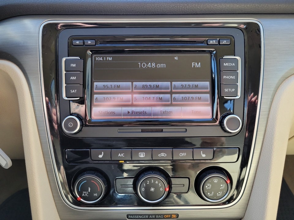 2014 Volkswagen Passat 1.8T SE