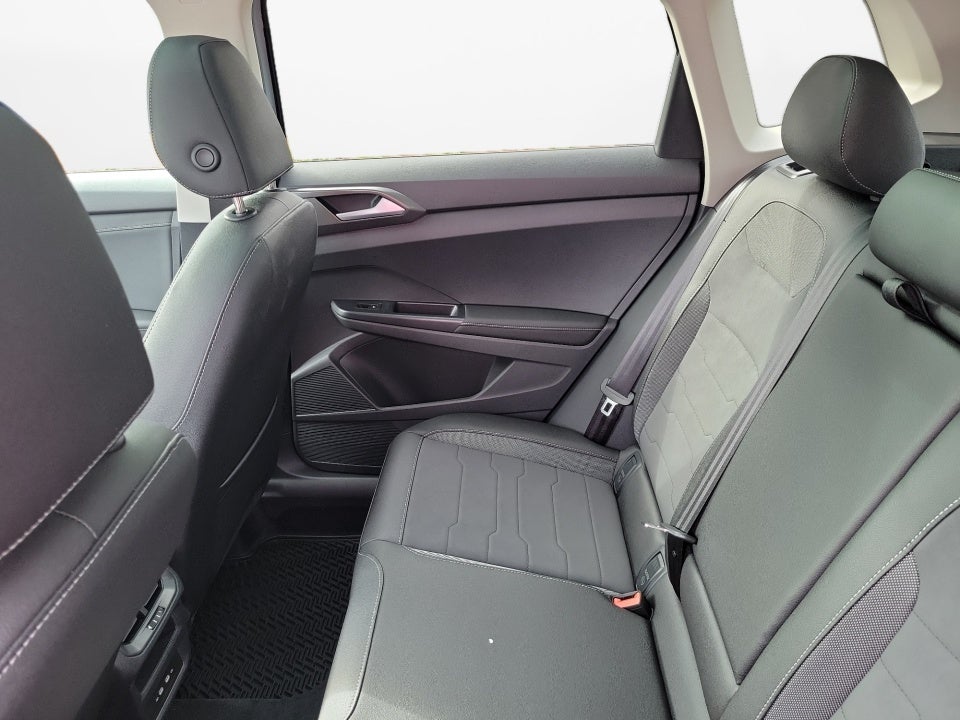 2026 Volkswagen Taos SE Black