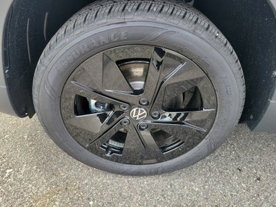 2026 Volkswagen Taos SE Black
