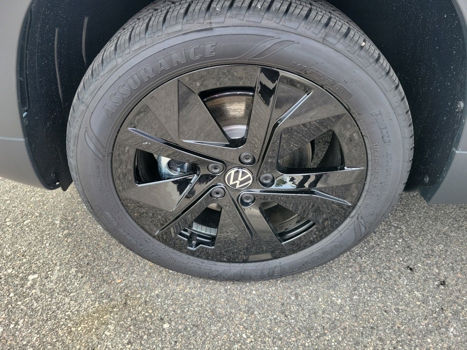 2026 Volkswagen Taos SE Black