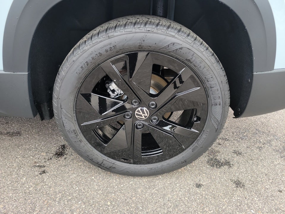 2026 Volkswagen Taos SE Black