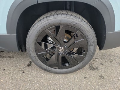 2026 Volkswagen Taos SE Black