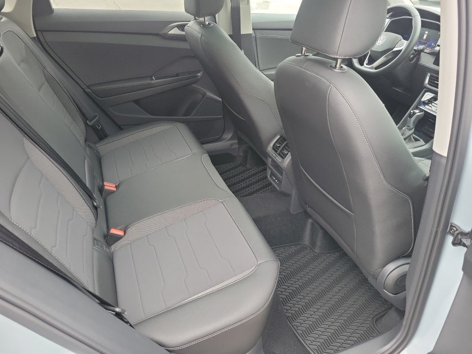 2026 Volkswagen Taos SE Black