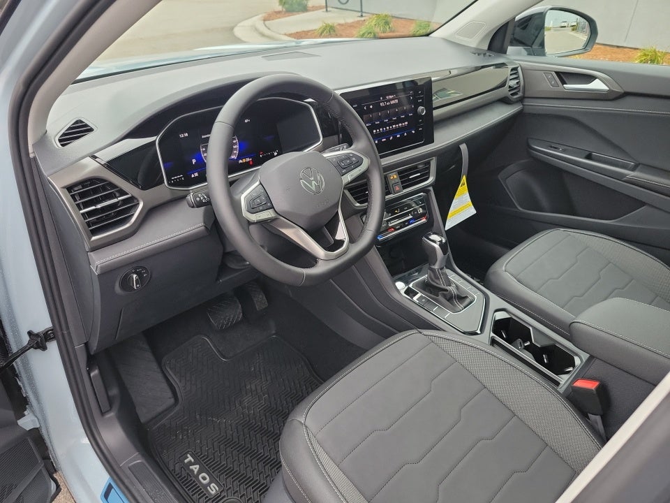 2026 Volkswagen Taos SE Black