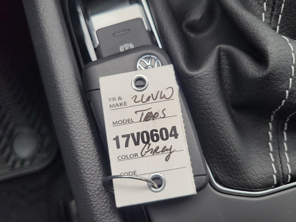 2026 Volkswagen Taos SE Black