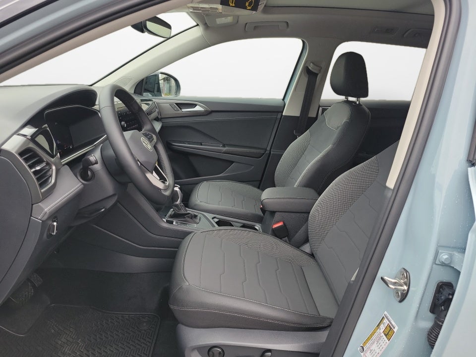 2026 Volkswagen Taos SE Black