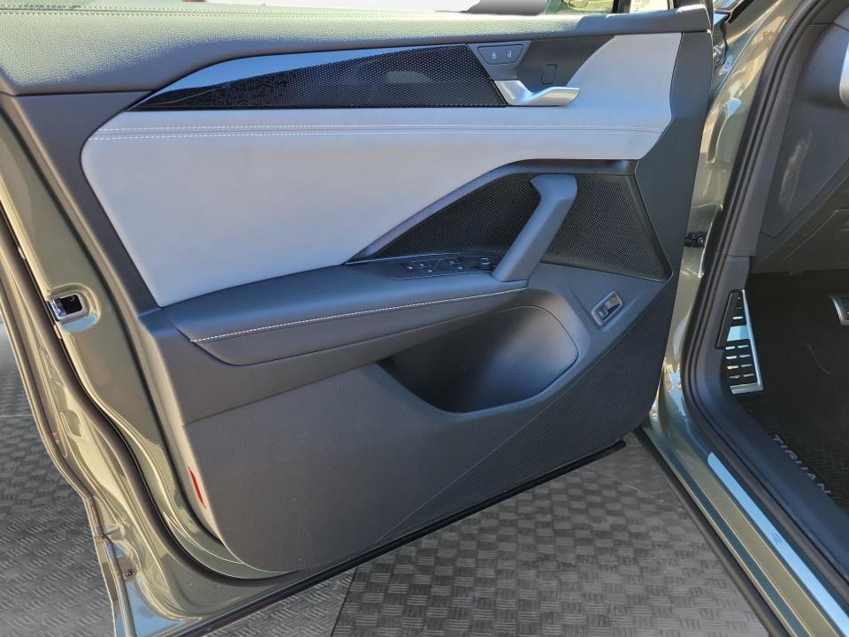 2027 Volkswagen Tiguan SE R-Line Black