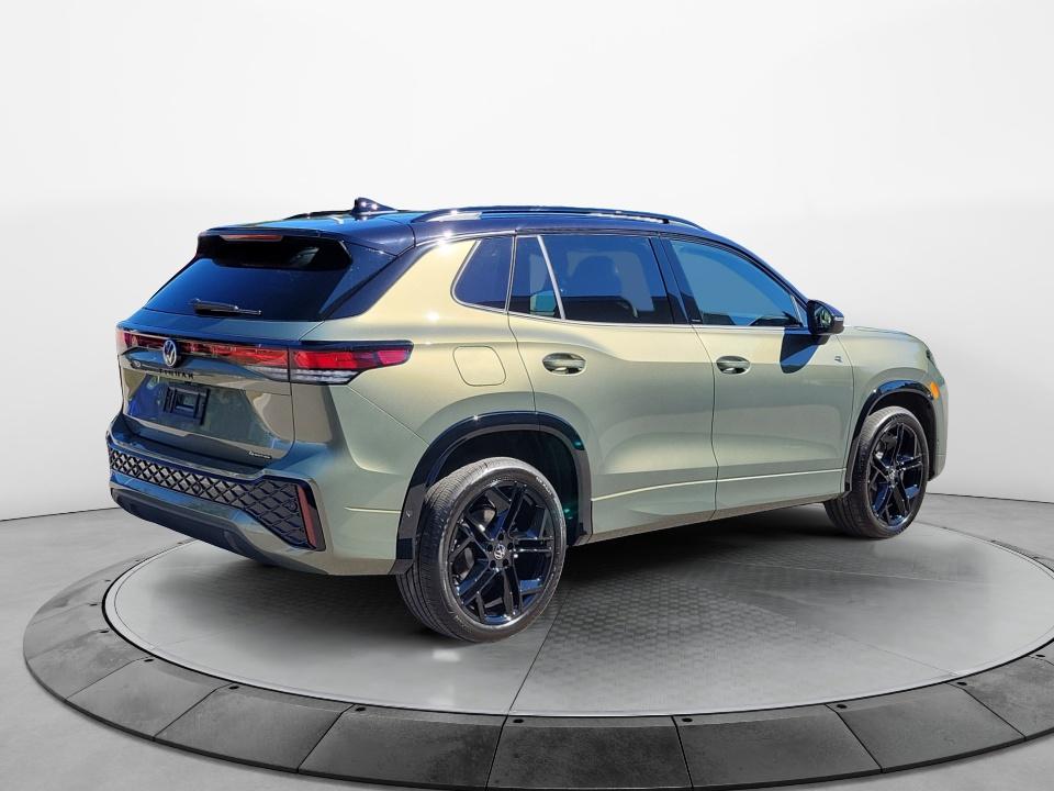 2027 Volkswagen Tiguan SE R-Line Black