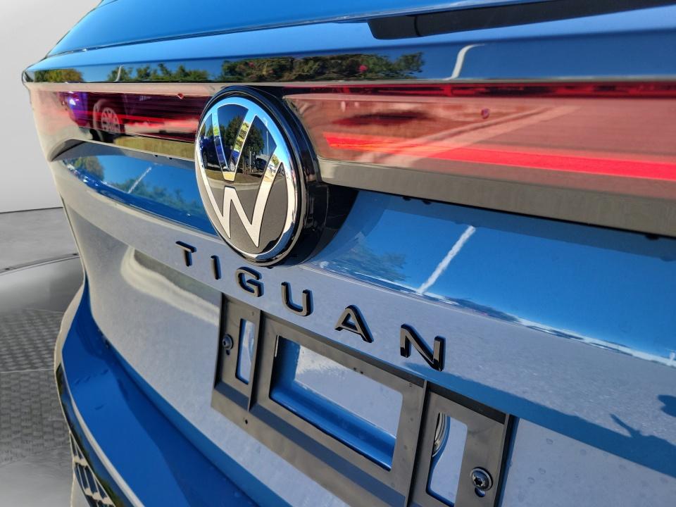 2027 Volkswagen Tiguan SE R-Line Black