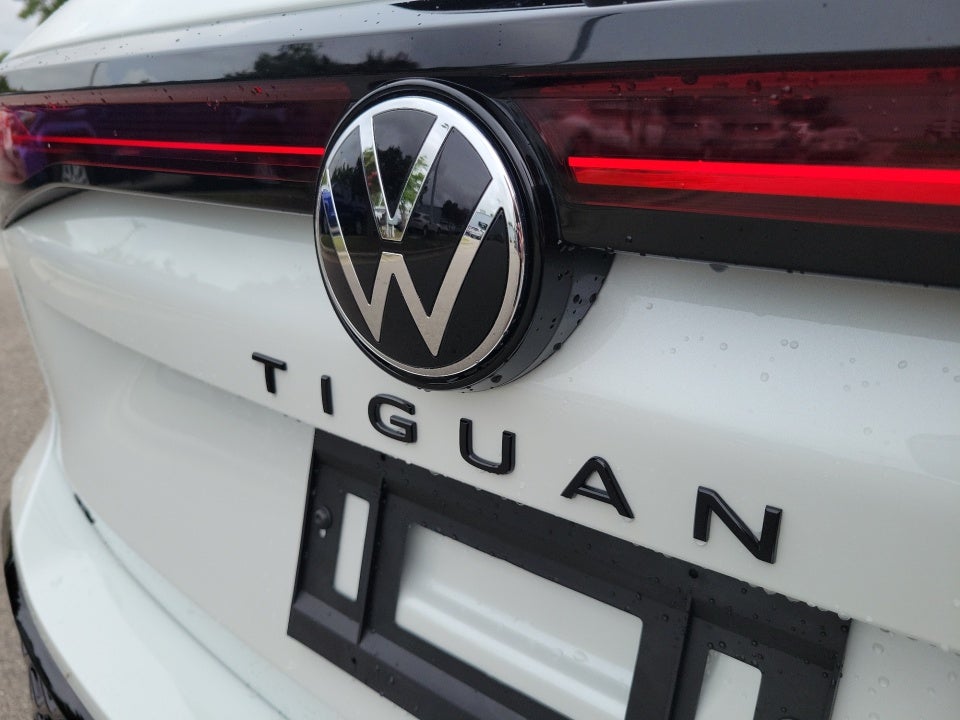 2026 Volkswagen Tiguan SE R-Line Black