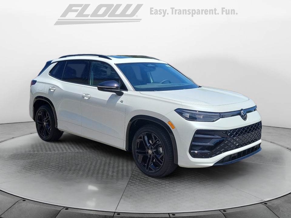 2026 Volkswagen Tiguan 2.0T SE R-Line Black's photo