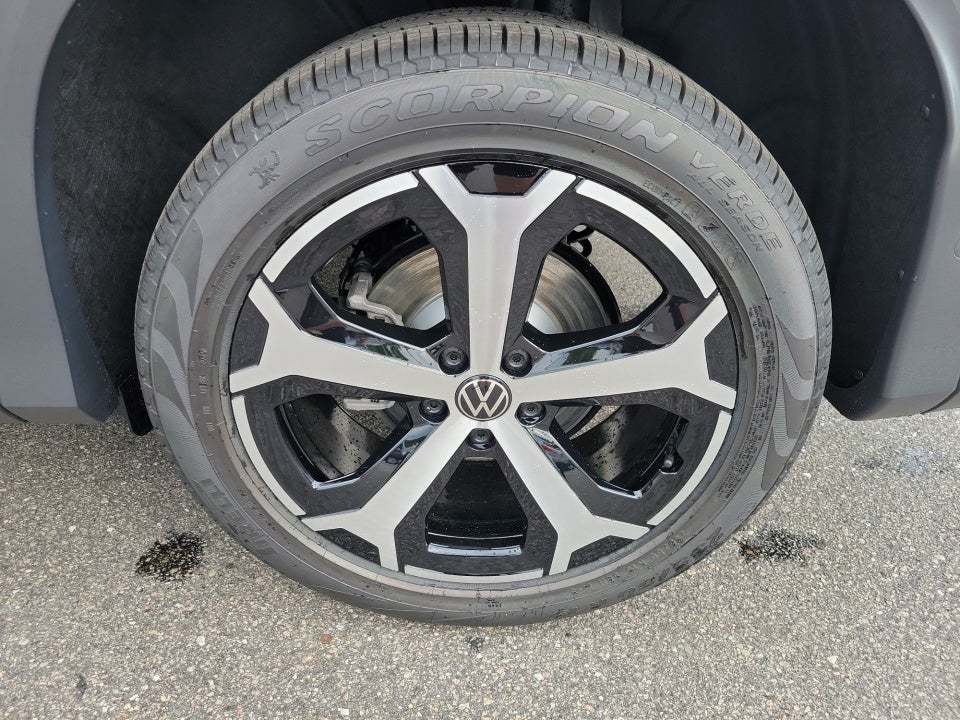 2025 Volkswagen Tiguan 2.0T SE