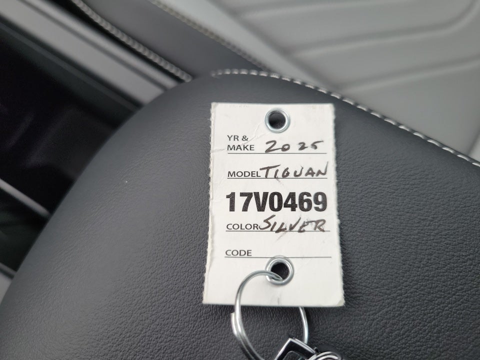 2025 Volkswagen Tiguan 2.0T SE