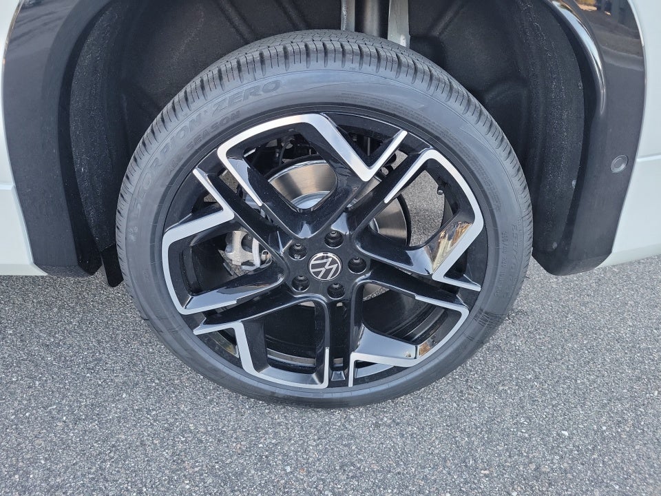 2026 Volkswagen Tiguan SEL R-Line Turbo