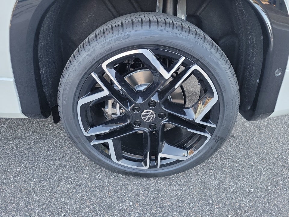 2026 Volkswagen Tiguan SEL R-Line Turbo