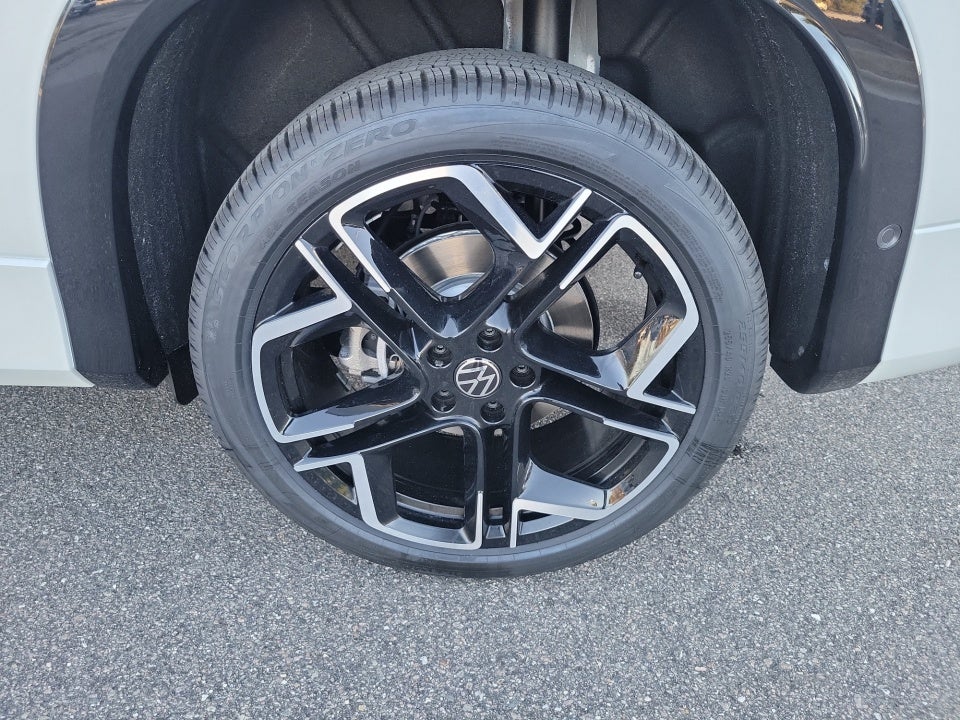 2026 Volkswagen Tiguan SEL R-Line Turbo