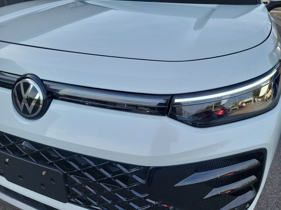 2026 Volkswagen Tiguan SEL R-Line Turbo