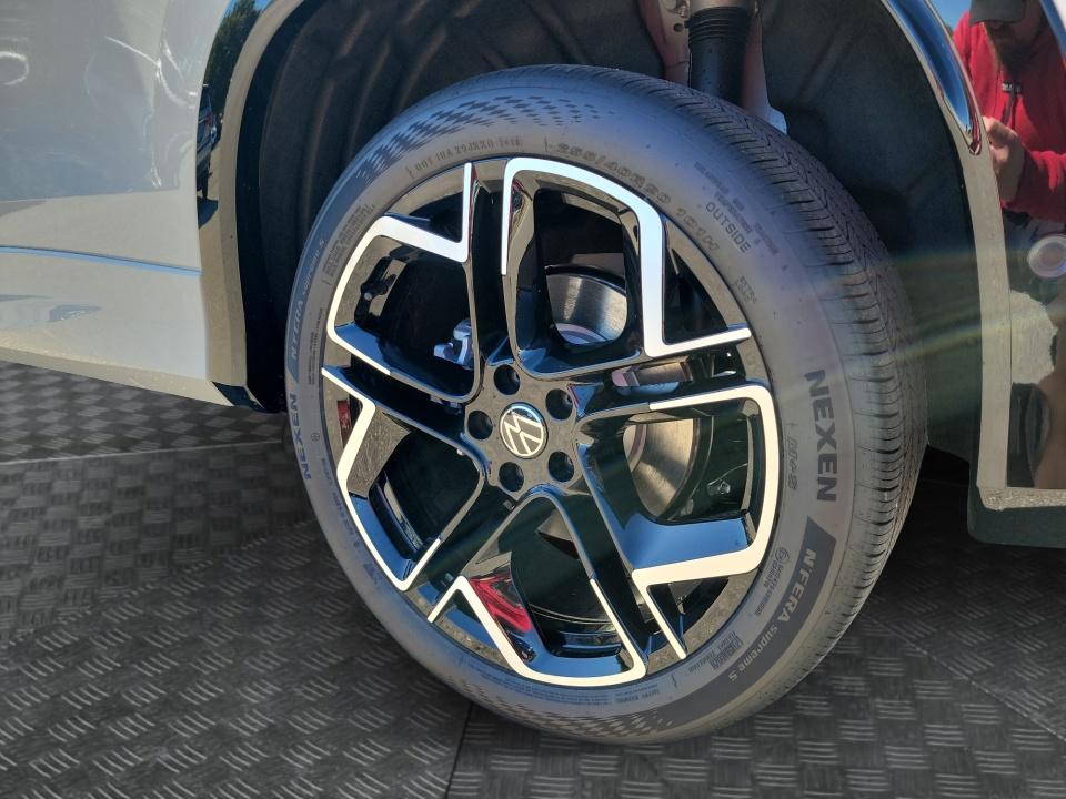 2027 Volkswagen Tiguan SEL R-Line Turbo