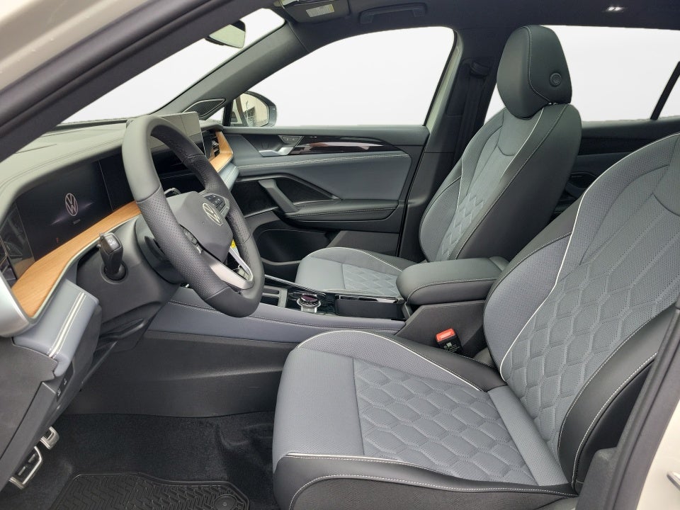 2026 Volkswagen Tiguan SEL R-Line Turbo
