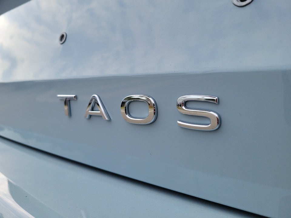 2026 Volkswagen Taos SE
