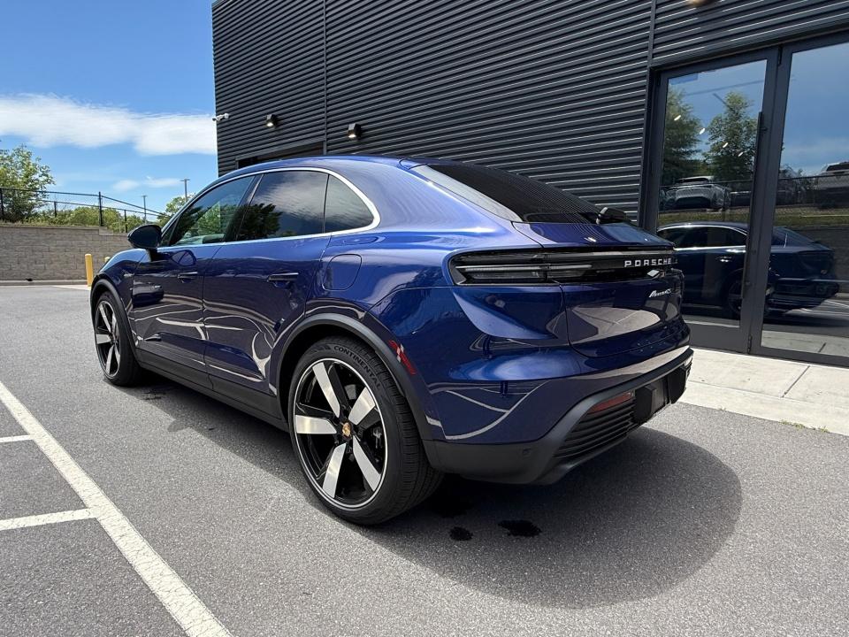 2025 Porsche Macan Electric 4S