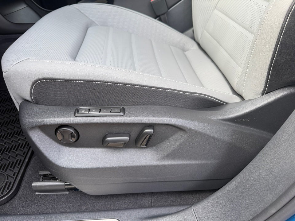 2026 Volkswagen Atlas Cross Sport SEL R-Line Black