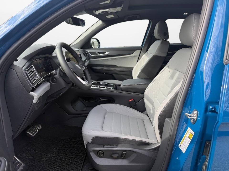 2026 Volkswagen Atlas Cross Sport SEL R-Line Black