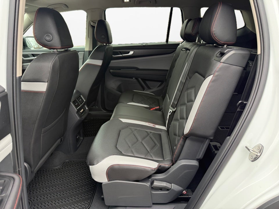 2026 Volkswagen Atlas Peak Edition