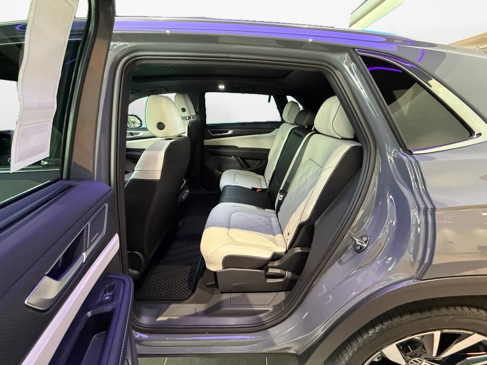 2026 Volkswagen Atlas Cross Sport SEL Premium R-Line