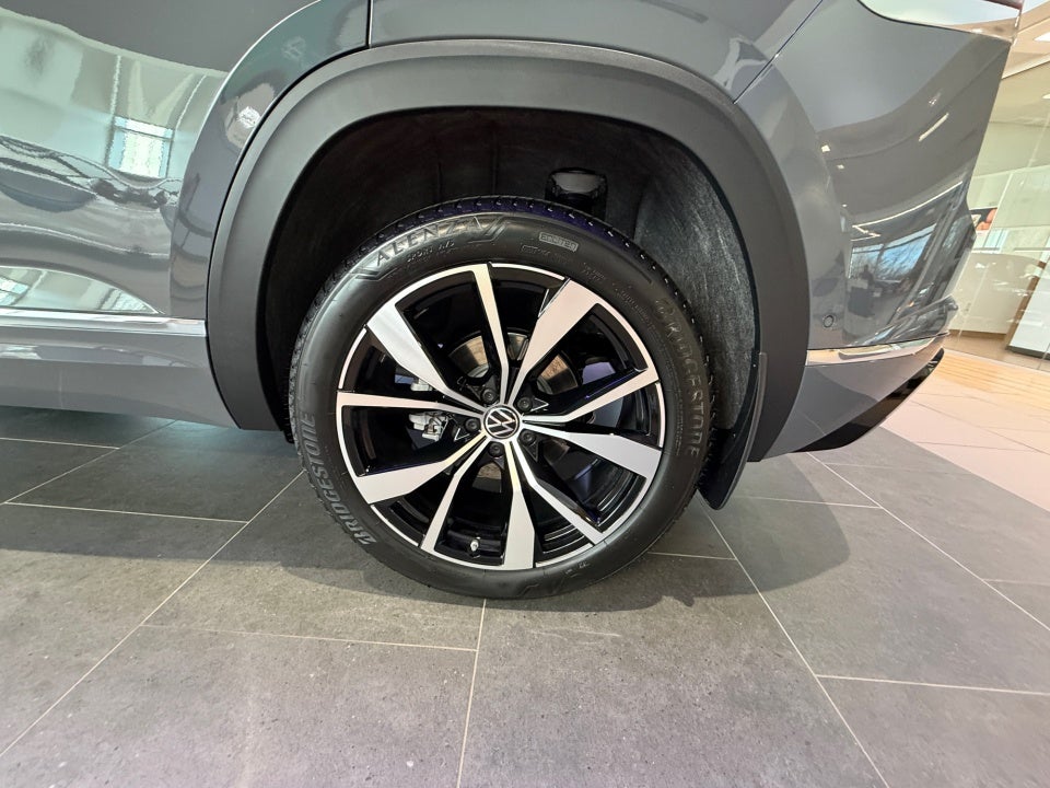 2026 Volkswagen Atlas Cross Sport SEL Premium R-Line