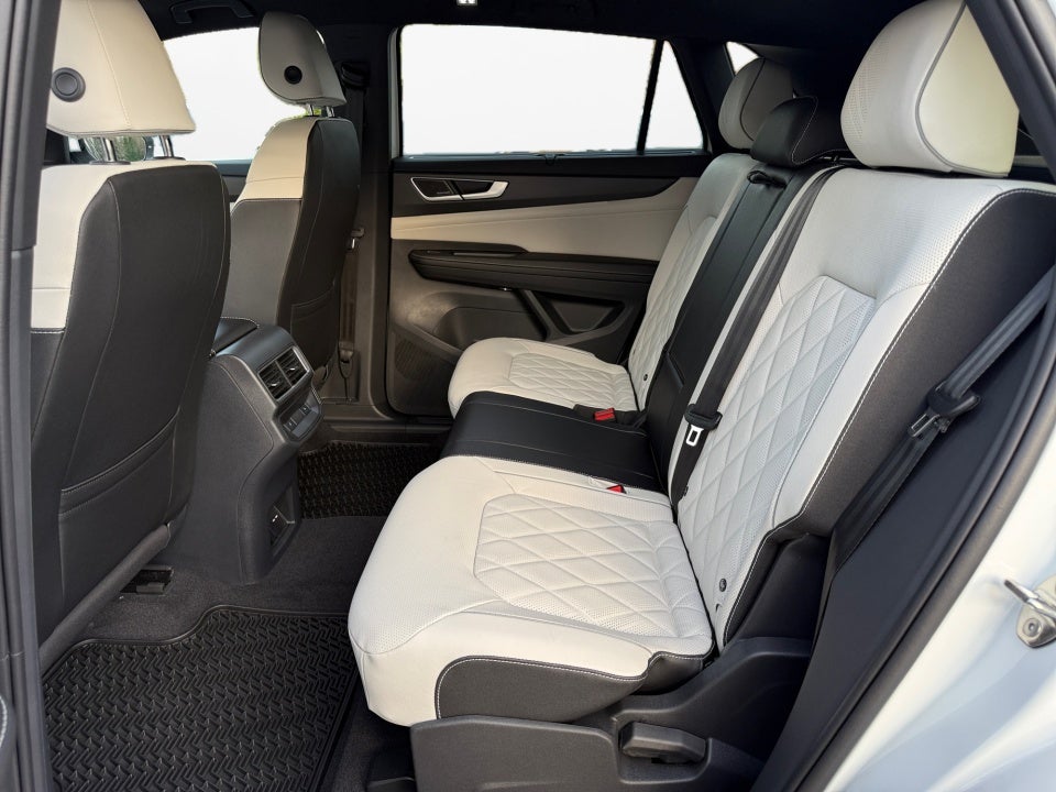 2026 Volkswagen Atlas Cross Sport SEL Premium R-Line