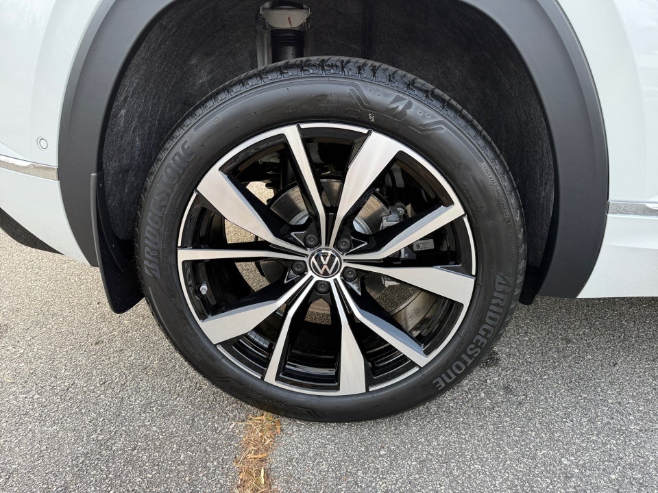 2026 Volkswagen Atlas Cross Sport SEL Premium R-Line