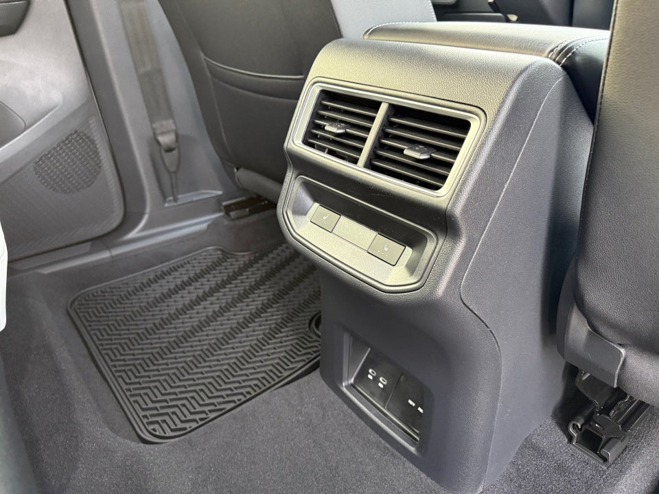 2026 Volkswagen Atlas Cross Sport SEL Premium R-Line