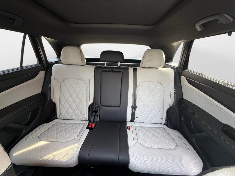 2026 Volkswagen Atlas Cross Sport SEL Premium R-Line