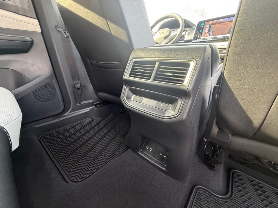 2026 Volkswagen Atlas Cross Sport SEL Premium R-Line