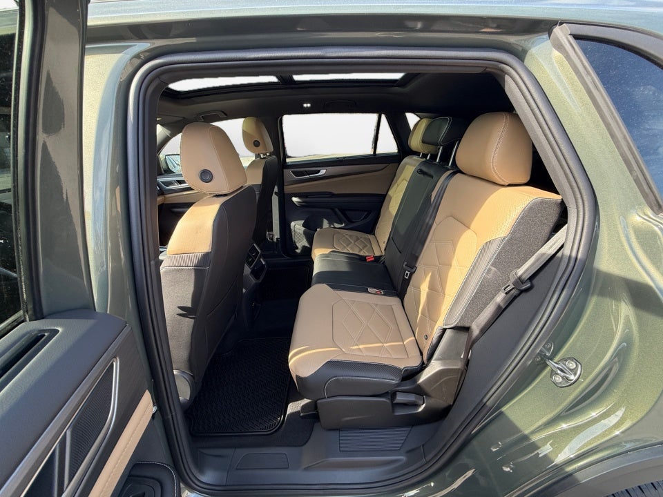 2026 Volkswagen Atlas Cross Sport SE with Technology