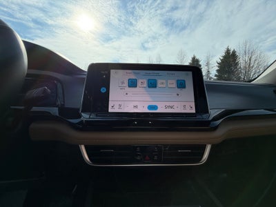 2026 Volkswagen Atlas Cross Sport SE with Technology