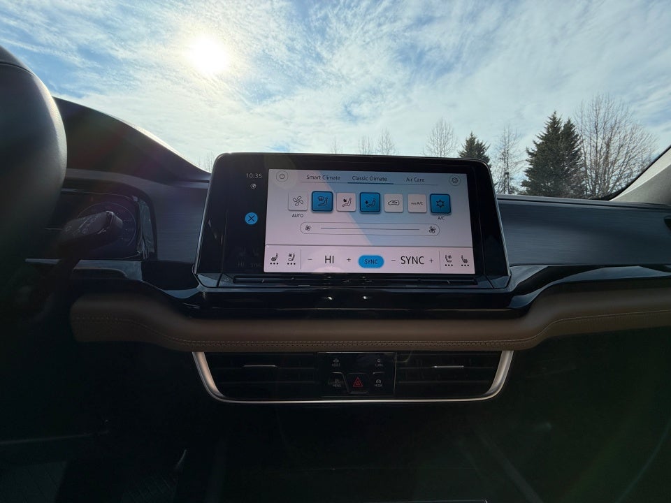 2026 Volkswagen Atlas Cross Sport SE with Technology