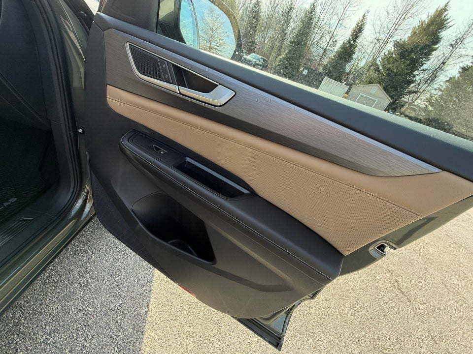 2026 Volkswagen Atlas Cross Sport SE with Technology