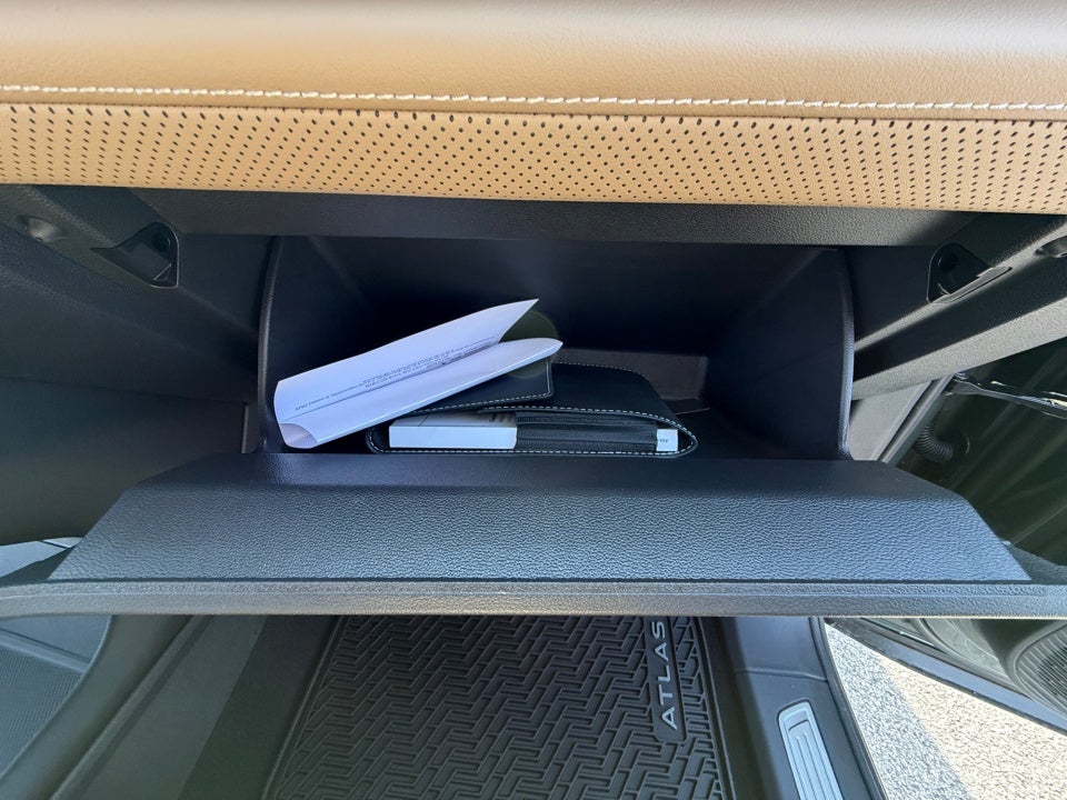 2026 Volkswagen Atlas Cross Sport SE with Technology