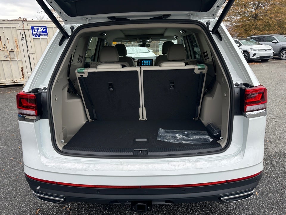 2025 Volkswagen Atlas 2.0T SE w/Technology