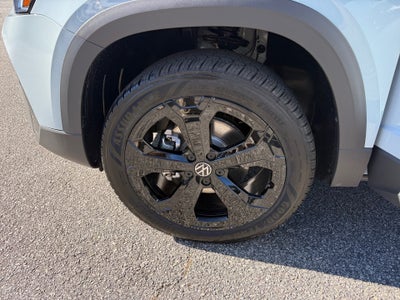 2026 Volkswagen Taos SE Black