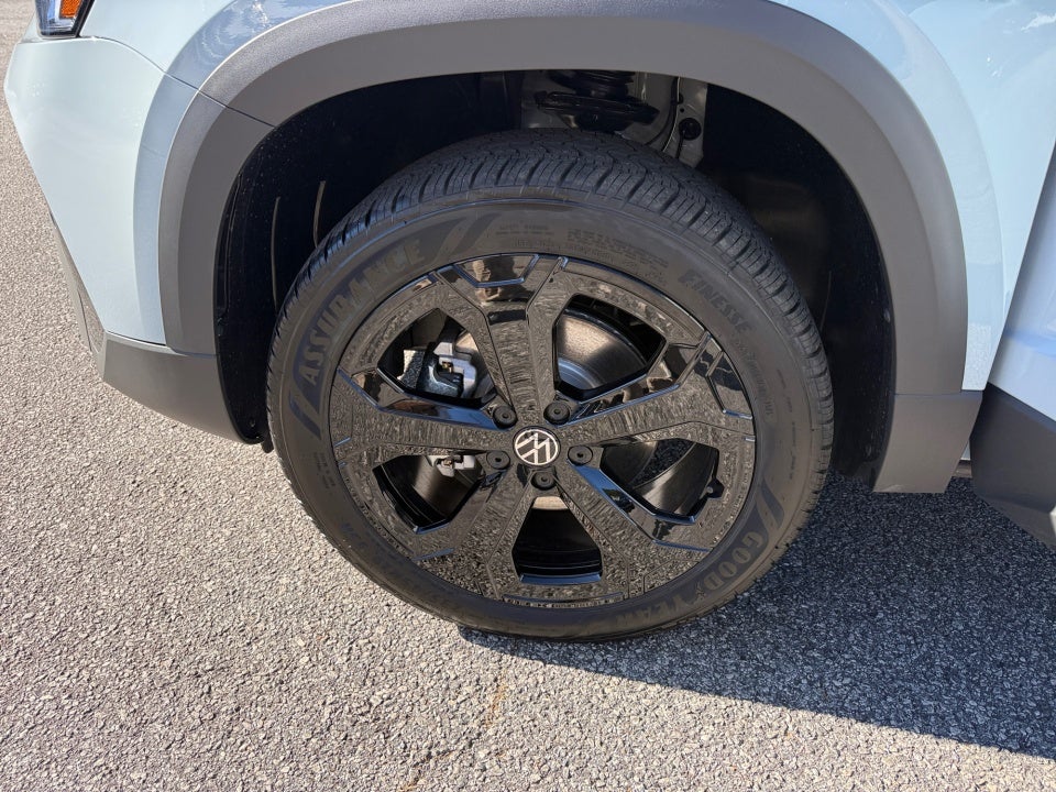 2026 Volkswagen Taos SE Black