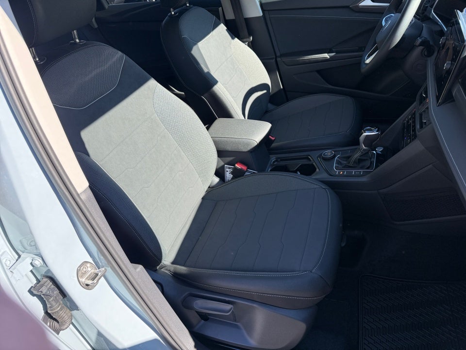 2026 Volkswagen Taos SE Black