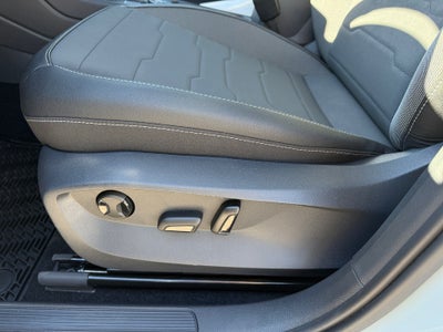 2026 Volkswagen Taos SE Black