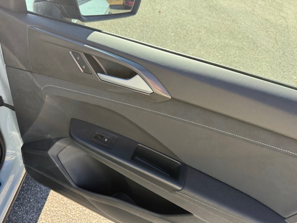 2026 Volkswagen Taos SE Black