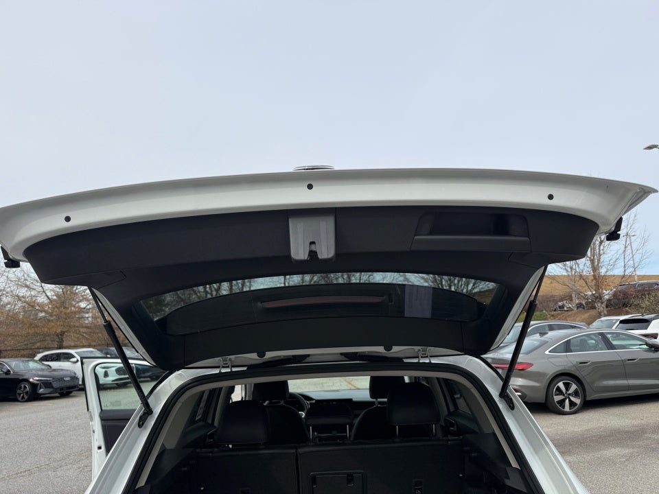 2026 Volkswagen Taos SE Black