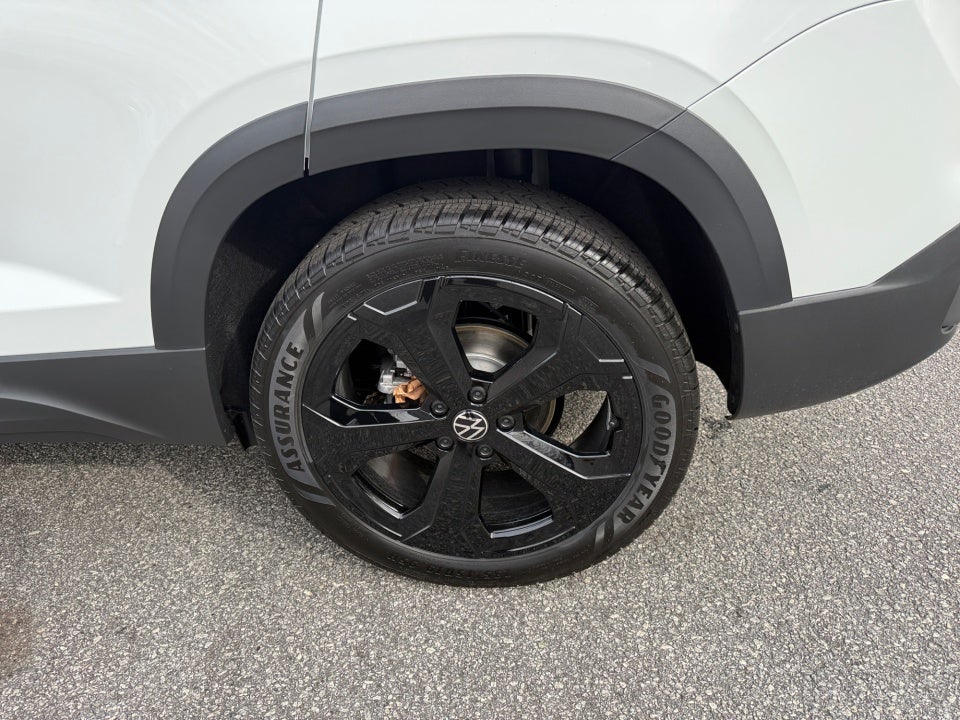 2026 Volkswagen Taos SE Black