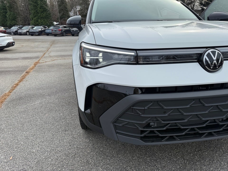 2026 Volkswagen Taos SE Black