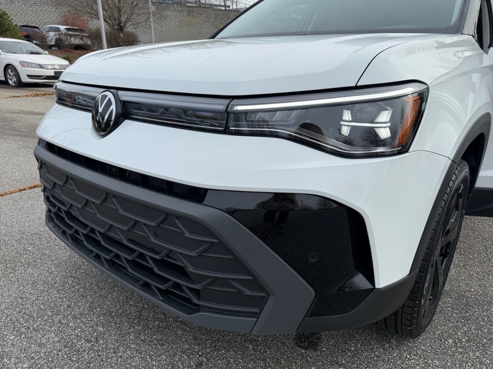 2026 Volkswagen Taos SE Black